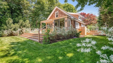 Enchanting Modern Beach House This enchanting 1930s cottage has - photo 26