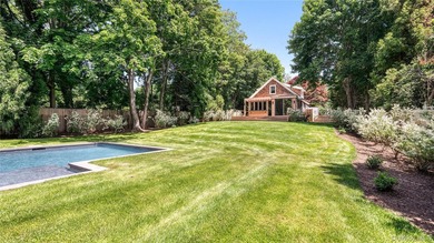 Enchanting Modern Beach House This enchanting 1930s cottage has - photo 31