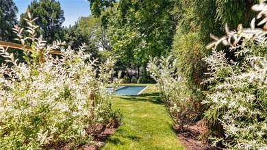 Enchanting Modern Beach House This enchanting 1930s cottage has - photo 33