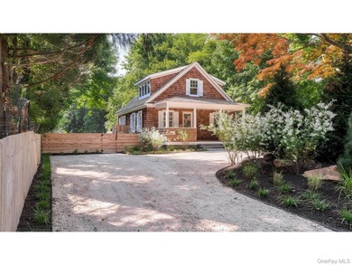 Enchanting Modern Beach House This enchanting 1930s cottage has - photo 34