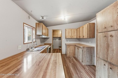 Rare opportunity to own a large 4-bedroom, 2-bath mobile home in - photo 8