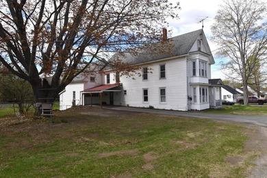 You'll find more house than you expect from the street with this - photo 2