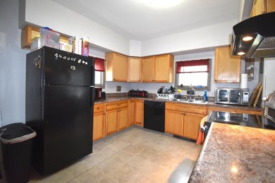 You'll find more house than you expect from the street with this - photo 4