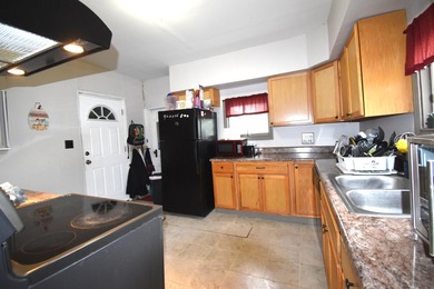 You'll find more house than you expect from the street with this - photo 5