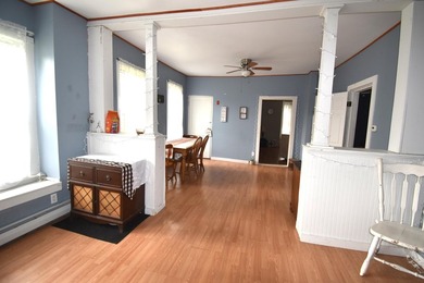 You'll find more house than you expect from the street with this - photo 6