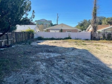 Great location off 30-A in the Brickyard. 3 BR and one and one - photo 2