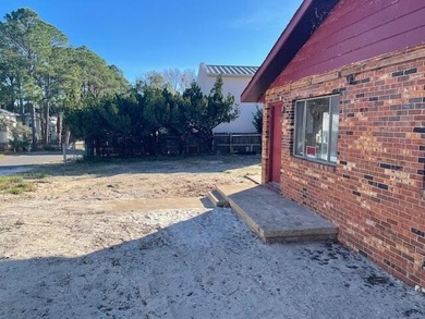 Great location off 30-A in the Brickyard. 3 BR and one and one - photo 5