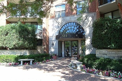 (private lake, pond, creek) Condo For Sale in Naperville Illinois