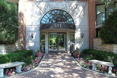 Prime Location! RiverPlace is perfectly situated along - photo 2