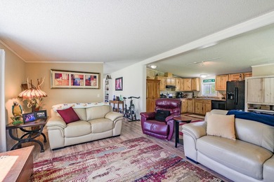 Beautifully maintained three bedroom, two bath home nicely - photo 3