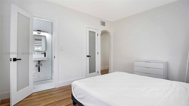RARE MID-BEACH INVESTMENT GEM! Turnkey, 100% occupied boutique - photo 12