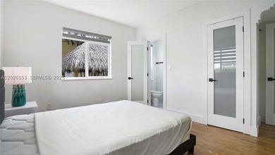 RARE MID-BEACH INVESTMENT GEM! Turnkey, 100% occupied boutique - photo 13