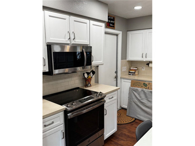 Charming and thoughtfully designed 3-bedroom, 2-bath, 2-car - photo 14