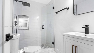 RARE MID-BEACH INVESTMENT GEM! Turnkey, 100% occupied boutique - photo 14