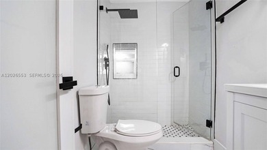 RARE MID-BEACH INVESTMENT GEM! Turnkey, 100% occupied boutique - photo 18
