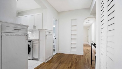 RARE MID-BEACH INVESTMENT GEM! Turnkey, 100% occupied boutique - photo 23