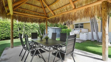 RARE MID-BEACH INVESTMENT GEM! Turnkey, 100% occupied boutique - photo 31