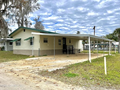 (private lake, pond, creek) Home For Sale in Satsuma Florida