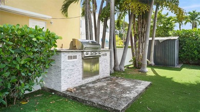 RARE MID-BEACH INVESTMENT GEM! Turnkey, 100% occupied boutique - photo 33