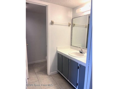 This well maintained condo located on the 2nd floor convenient - photo 34