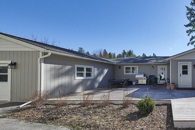 Discover the flexibility and potential of this charming property - photo 5