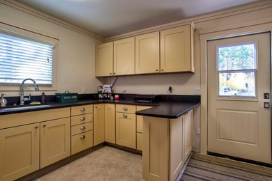 Discover the flexibility and potential of this charming property - photo 10