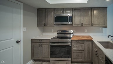 Welcome to your low-maintenance, all-electric oasis in The Trace - photo 11