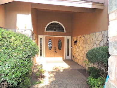 UNBELIEVABLE POTENTIAL IN THIS GREAT GOLF COURSE HOME!!  ALL the