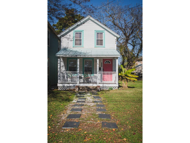 Instant opportunity as turn-key beach house and/or vacation - photo 3