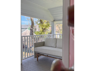 Instant opportunity as turn-key beach house and/or vacation - photo 7