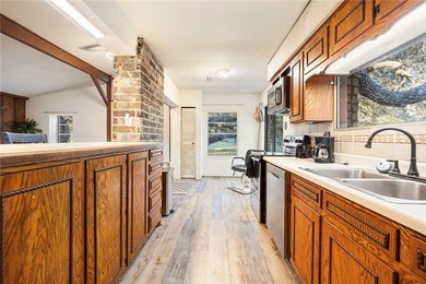 This Ingleside on the Bay home welcomes you with 3 bedroom, 2 - photo 8