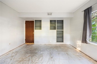 This Ingleside on the Bay home welcomes you with 3 bedroom, 2 - photo 10