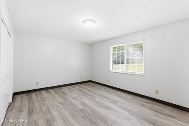 Freshly painted inside and out, this move in ready brick 3 - photo 11