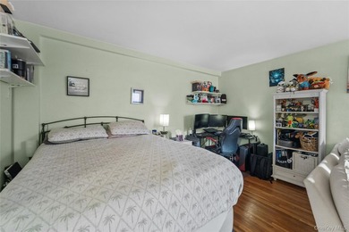 Welcome to *The Kenilworth*! 500 square feet in a pre-war