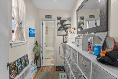 Welcome to *The Kenilworth*! 500 square feet in a pre-war