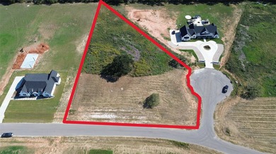 Welcome to Vista Oaks! Vista Oaks is located on the outside of - photo 2