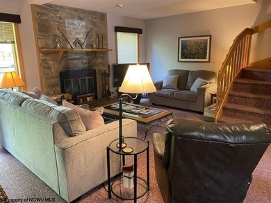 Charming and fully furnished 3-bedroom, 3-bath condo located in - photo 2
