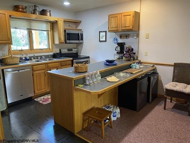 Charming and fully furnished 3-bedroom, 3-bath condo located in - photo 6