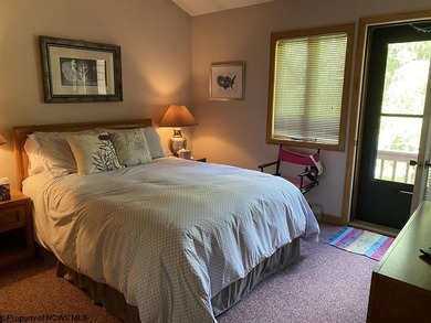 Charming and fully furnished 3-bedroom, 3-bath condo located in - photo 8