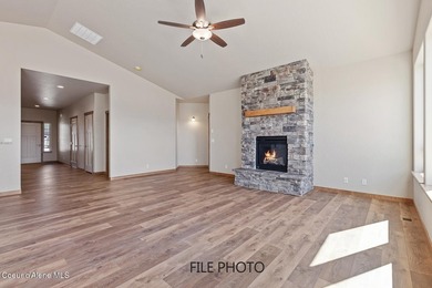 Beautiful new construction with detached shop in extraordinary - photo 4