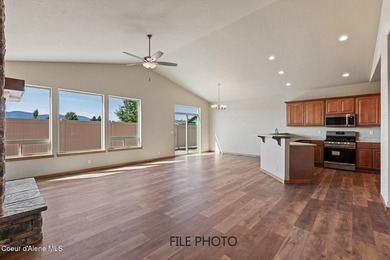 Beautiful new construction with detached shop in extraordinary - photo 5