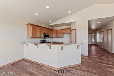 Beautiful new construction with detached shop in extraordinary - photo 7