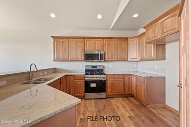 Beautiful new construction with detached shop in extraordinary - photo 8