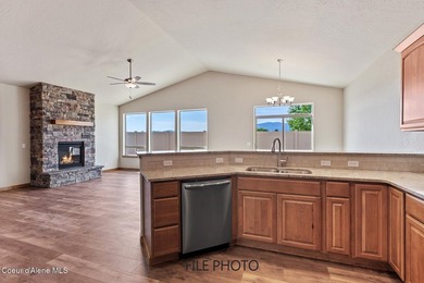 Beautiful new construction with detached shop in extraordinary - photo 9