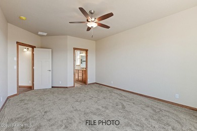 Beautiful new construction with detached shop in extraordinary - photo 10