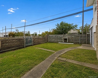 House is on a dead-end street. Good for a small boat. Hardwood - photo 11