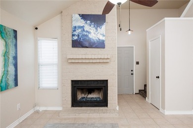 Charming and beautifully updated townhome where comfort meets - photo 12