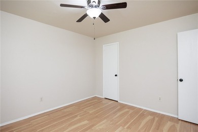 Charming and beautifully updated townhome where comfort meets - photo 19