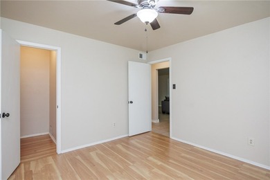 Charming and beautifully updated townhome where comfort meets - photo 20