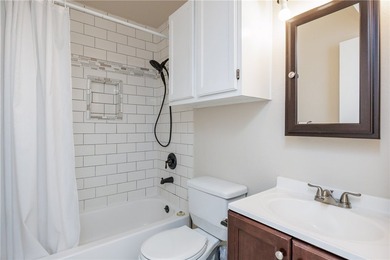 Charming and beautifully updated townhome where comfort meets - photo 21